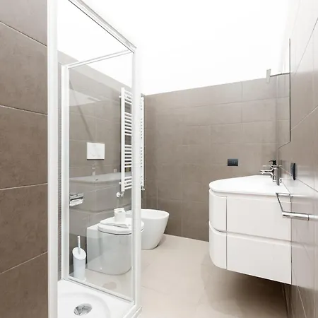 Apartmán Guesthost - Cozy Corner With Balcony And Private Garage! Milán