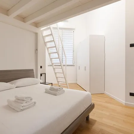 Cozy Corner With Balcony And Private Garage! Апартаменты