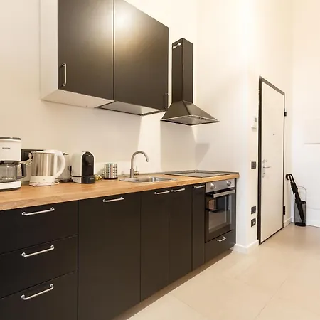 Cozy Corner With Balcony And Private Garage! Апартаменты